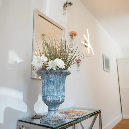Schlossberg Residences - Betthupferl - Self Check-in Design Aschaffenburg Goldbach (Bavaria)